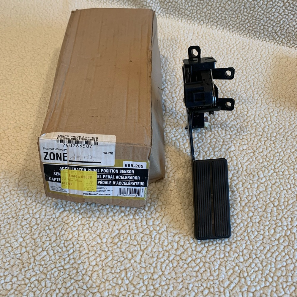 Dorman 699-205 Accelerator Pedal for Ford Vehicles NIB NWT NEW